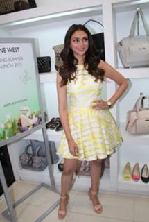 Aditi Rao Hydari feet photo thumbnail
