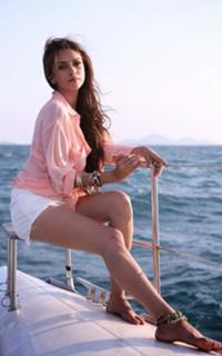 Aditi Rao Hydari feet photo thumbnail