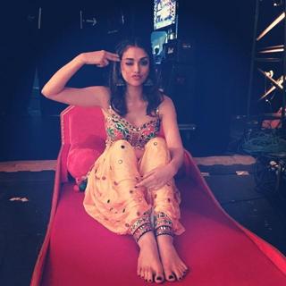 Aditi Rao Hydari feet photo thumbnail