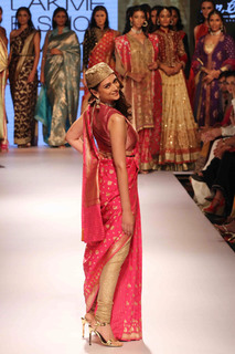 Aditi Rao Hydari feet photo thumbnail