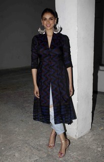 Aditi Rao Hydari feet photo thumbnail