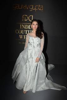 Aditi Rao Hydari feet photo thumbnail