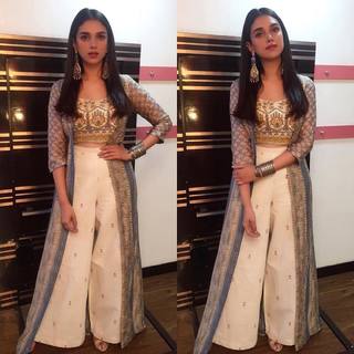 Aditi Rao Hydari feet photo thumbnail