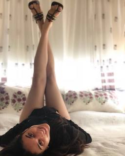 Aditi Rao Hydari feet photo thumbnail