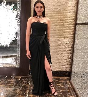 Aditi Rao Hydari feet photo thumbnail
