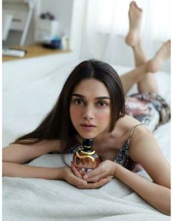 Aditi Rao Hydari feet photo thumbnail