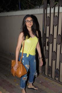Aditi Rao Hydari feet photo thumbnail