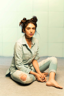 Aditi Rao Hydari feet photo thumbnail