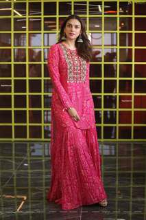 Aditi Rao Hydari feet photo thumbnail