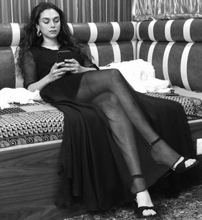 Aditi Rao Hydari feet photo thumbnail