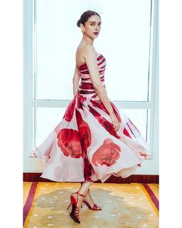 Aditi Rao Hydari feet photo thumbnail