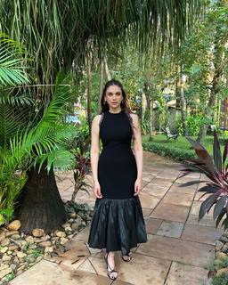Aditi Rao Hydari feet photo thumbnail