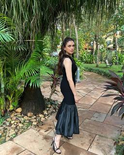 Aditi Rao Hydari feet photo thumbnail