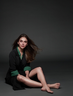 Aditi Rao Hydari feet photo thumbnail