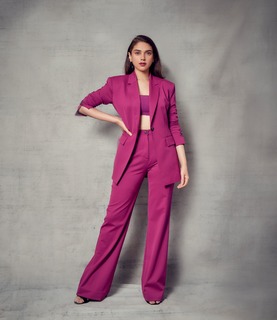 Aditi Rao Hydari feet photo thumbnail