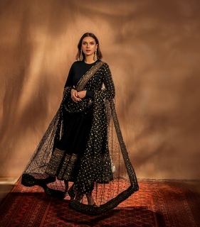 Aditi Rao Hydari feet photo thumbnail