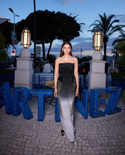 Aditi Rao Hydari feet photo thumbnail