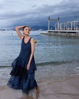 Aditi Rao Hydari feet photo thumbnail