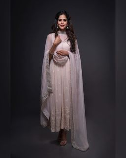 Aditi Sudhir Pohankar feet photo 1