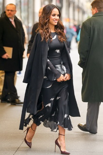 Adria Arjona feet photo thumbnail