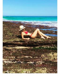 Adria Arjona feet photo thumbnail