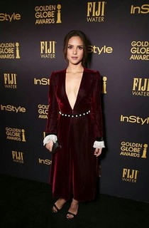 Adria Arjona feet photo thumbnail
