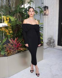 Adria Arjona feet photo thumbnail