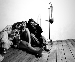 Adria Arjona feet photo thumbnail
