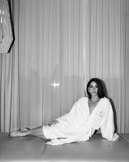 Adria Arjona feet photo thumbnail