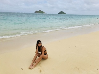 Adria Arjona feet photo thumbnail