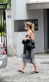 Adriana Esteves feet photo thumbnail