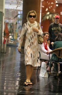 Adriana Esteves feet photo thumbnail