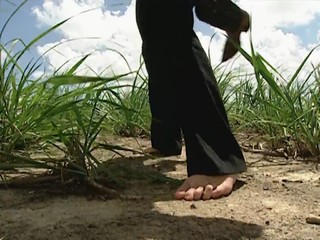 Adriana Esteves feet photo thumbnail