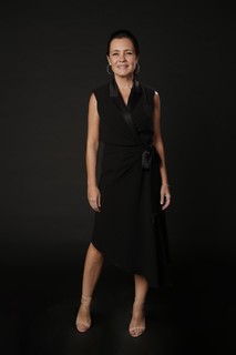 Adriana Esteves feet photo thumbnail