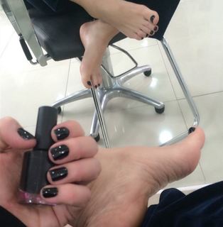 Adriana Ferrari feet photo 1