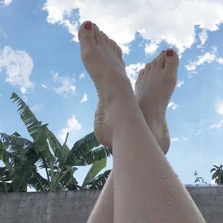 Adriana Ferrari feet photo 6