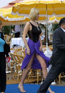 Adriana Karembeu feet photo thumbnail