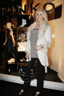 Adriana Karembeu feet photo thumbnail