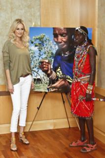 Adriana Karembeu feet photo thumbnail