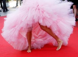 Adriana Karembeu feet photo thumbnail