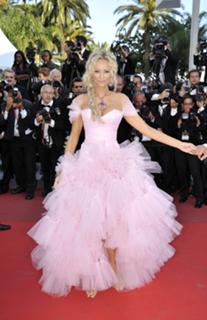 Adriana Karembeu feet photo thumbnail