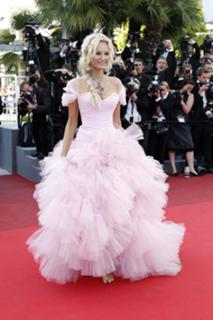 Adriana Karembeu feet photo thumbnail