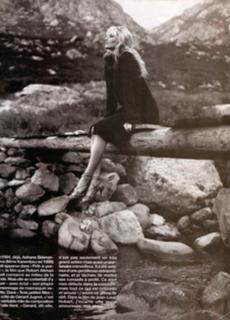 Adriana Karembeu feet photo thumbnail