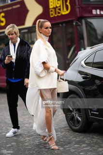 Adriana Karembeu feet photo thumbnail