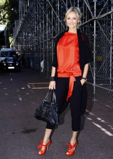 Adriana Karembeu feet photo thumbnail