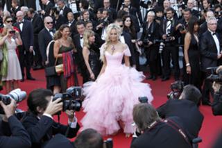 Adriana Karembeu feet photo thumbnail