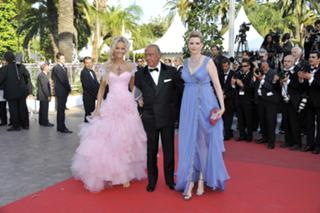 Adriana Karembeu feet photo thumbnail