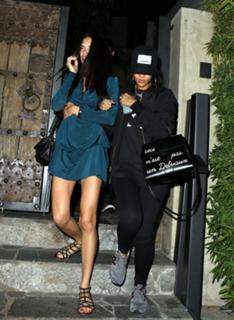 Adriana Lima feet photo thumbnail