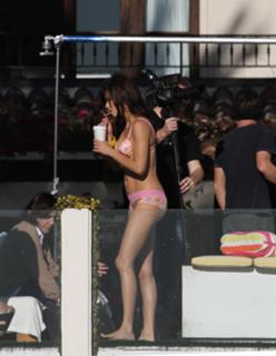 Adriana Lima feet photo thumbnail