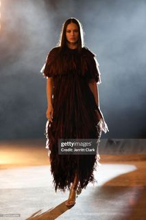 Adriana Lima feet photo thumbnail